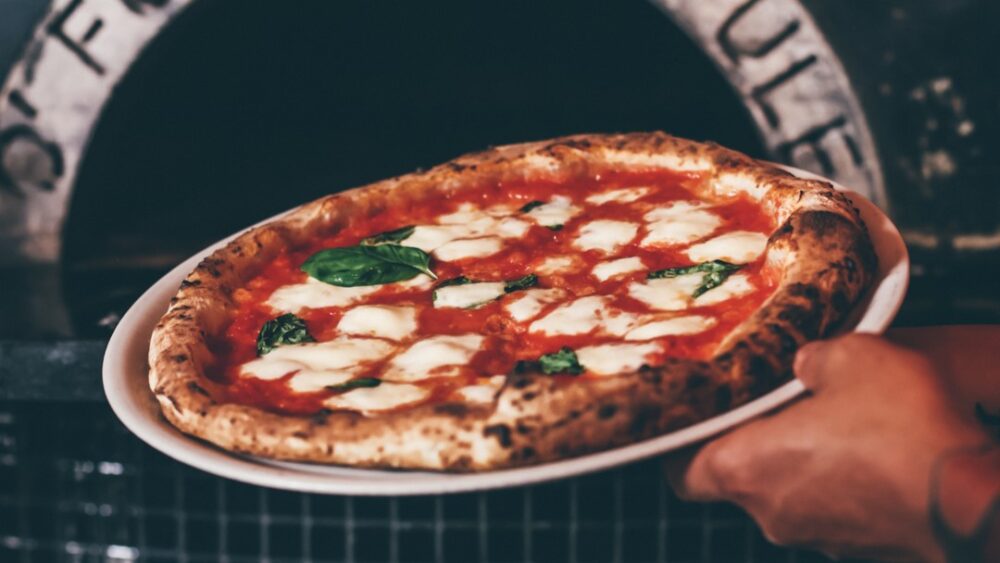 Traditional Neapolitan pizza in Lisbon